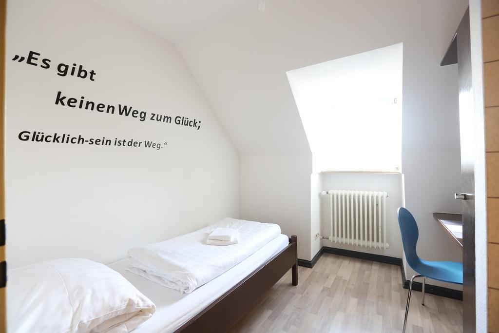 Kolping Hostel Trier im Warsberger Hof Zimmer foto