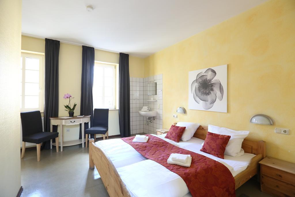 Kolping Hostel Trier im Warsberger Hof Zimmer foto